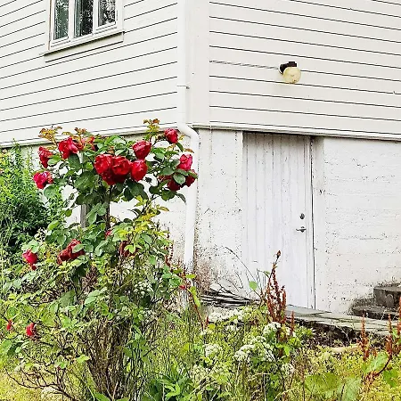 Four-Bedroom Holiday Home In Skjold Vindafjord